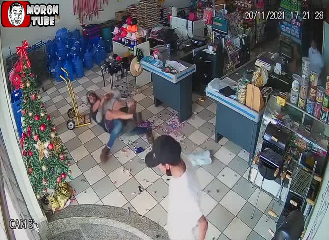 Video :Too much is what this crook want! (and comes with a high price tag)